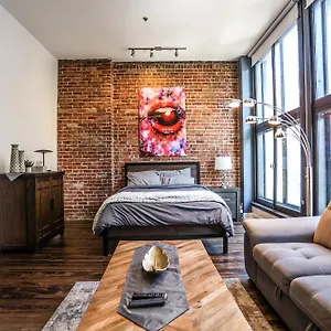 Elegant 3 Bedroom In Old Port - 201 Montreal